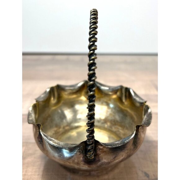 Silver-Plated Scalloped Basket With Twisted Handle - Picture 3 of 4